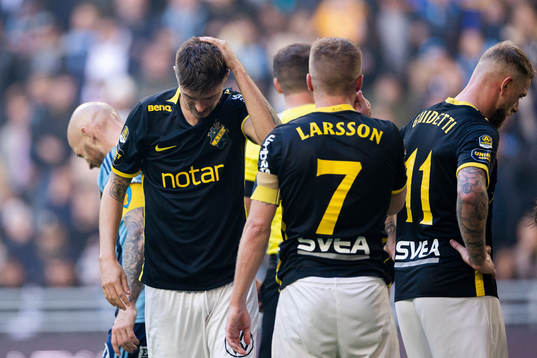 AIKs Mikael Lustig har ont