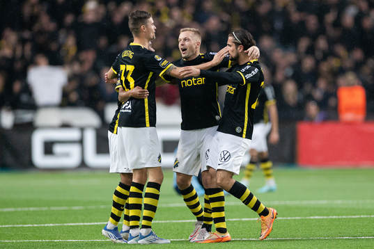 AIKs Mikael Lustig , Sebastian Larsson och Zachary
