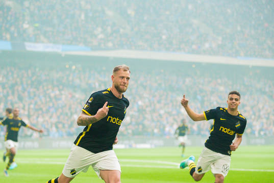 s John Guidetti jublar
