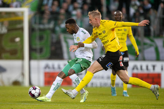 Hammarbys Shaquille Pinas och Mjällbys Herman Johansson