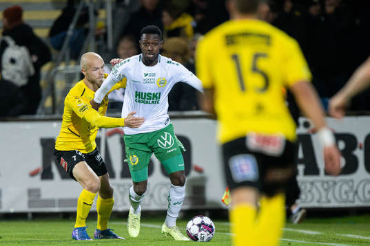 Mjällbys Viktor Gustafson och Hammarbys Shaquille Pinas