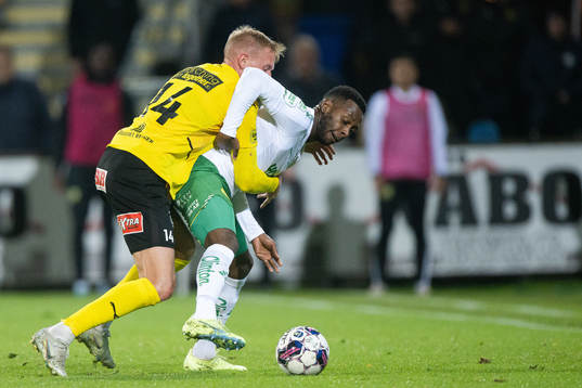 Mjällbys Herman Johansson och Hammarbys Shaquille Pinas