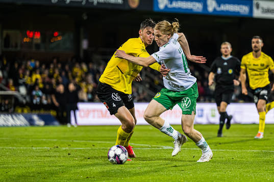 Hammarbys Gustav Ludwigson och Mjällbys Noah Eile