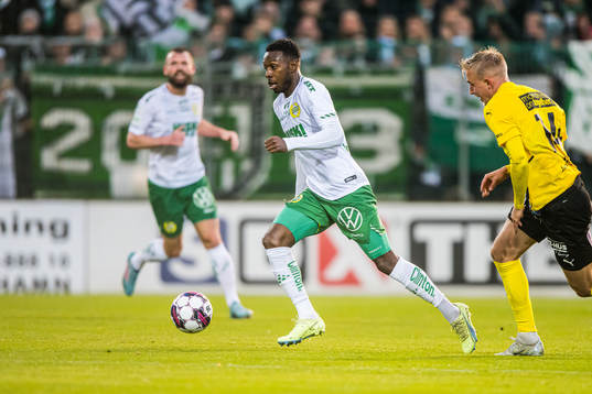 Hammarbys Shaquille Pinas och Mjällbys Herman Johansson