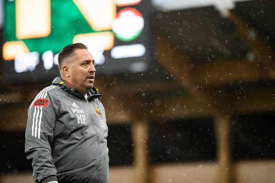 Östersunds tränare Magnus Powell deppar