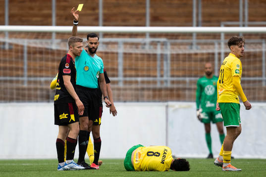 Östersunds Ludvig Fritzson får gult kort
