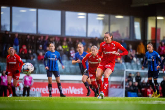 Marit Bratberg Lund of Brann scores the 3-0 goal with a