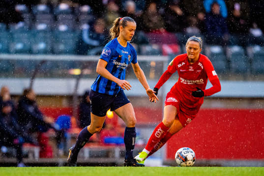 Selma Pettersen of Stabæk and Maria Dybwad Brochmann of