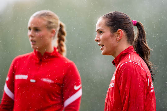 Tuva Hansen of Brann warms up