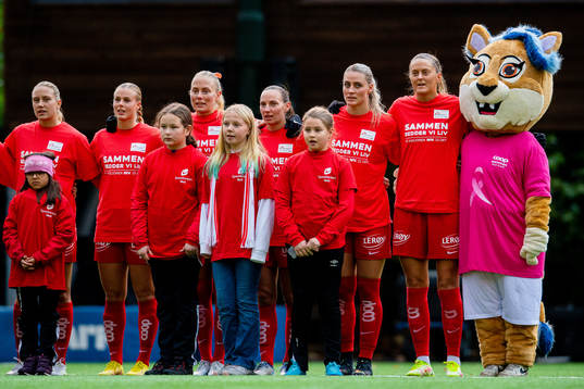 Lisa Fjeldstad Naalsund, Nora Eide Lie, Guro Bergsvand,