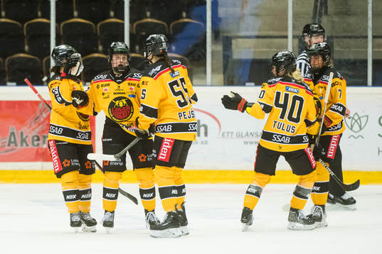 Luleås Viivi Vainikka gör 1-2 målet