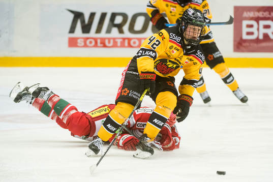 Luleås Viivi Vainikka och Modos Jennifer Wakefield