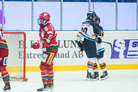 Djurgårdens Alice Östensson gör 2-4 målet och jobbar