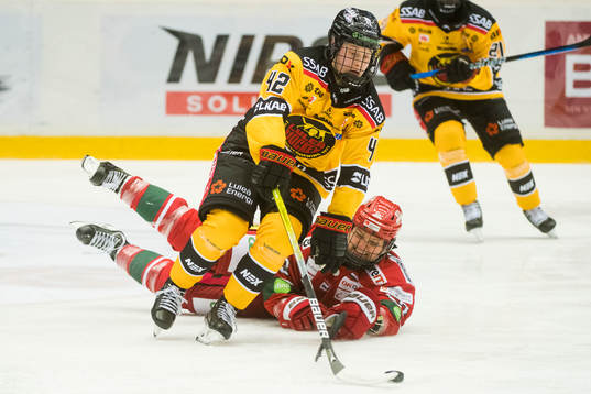 Luleås Viivi Vainikka och Modos Jennifer Wakefield