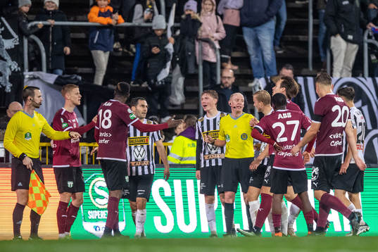 Västerås SKs Daniel Ask och Frederic Nsabiyumva i