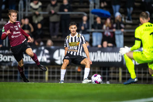 Västerås SKs Herman Magnusson och Landskronas Camil Jebara