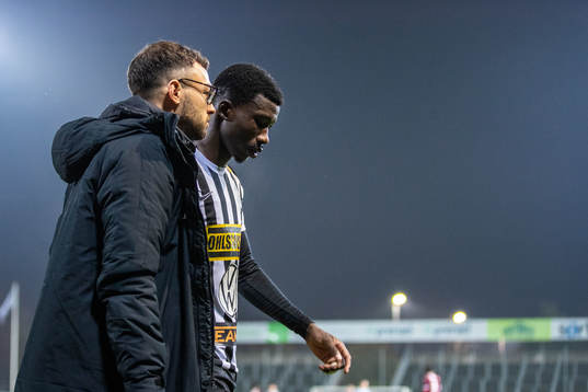 Landskronas fysioterapeut Sebastian Ceder och Ousmane