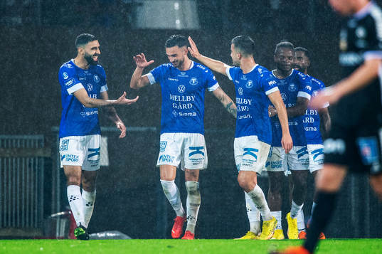 Trelleborgs Simon Amin jublar med lagkamraterna