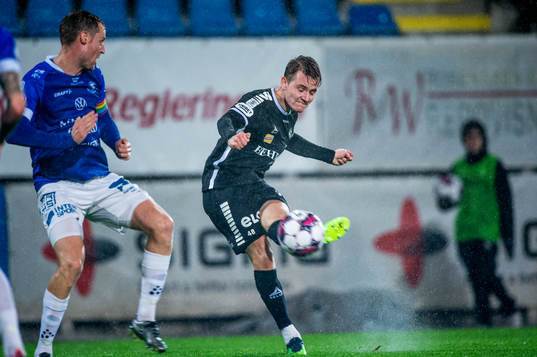 Örebros Noel Milleskog mot Trelleborgs Anton Tideman