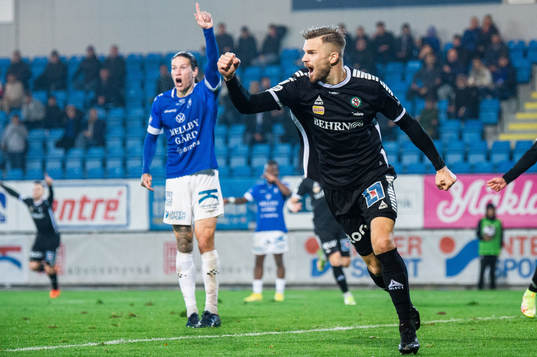 Örebros Erik Björndahl jublar