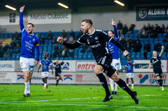Örebros Erik Björndahl jublar
