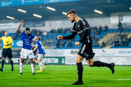 Örebros Erik Björndahl jublar