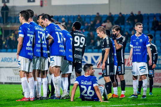 Spelarna i en frisparkssituation