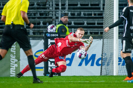 Örebros målvakt Daniel Strindholm