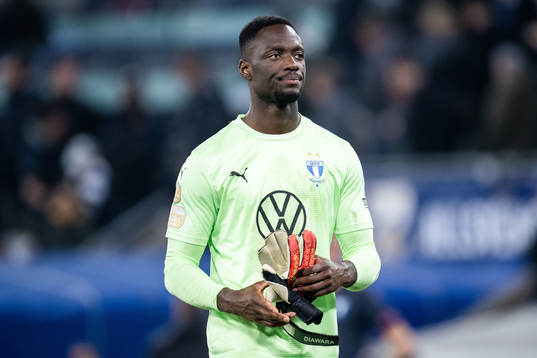 Malmö FFs målvakt Ismael Diawara deppar