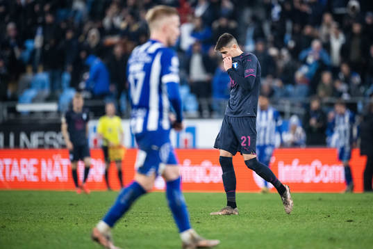 Malmö FFs Dennis Hadzikadunic deppar