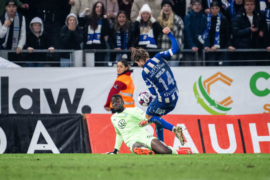 IFK Göteborgs Gustaf Norlin gör 1-1 bakom Malmö FFs