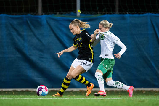AIKs Agnes Nyberg och Hammarbys Emilia Larsson