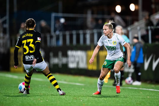 AIKs Julia Olsson och Hammarbys Jonna Andersson