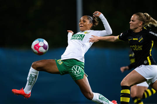 Hammarbys Madelen Janogy och AIKs Agnes Nyberg