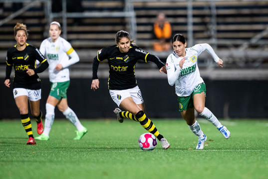 AIKs Julia Olsson och Hammarbys Kyra Cooney-Cross