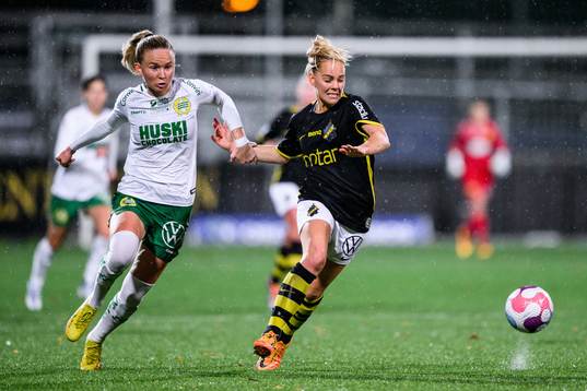 Hammarbys Vilde Hasund och AIKs Agnes Nyberg
