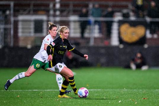 Hammarbys Elise Kellond-Knight och AIKs Wilma Ljung