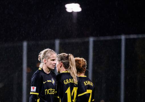 AIKs Kaisa Collin, Adelisa Grabus och Chinyelu Asher