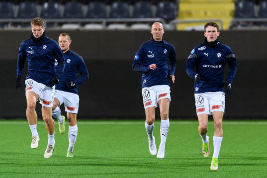 Halmstads spelare före fotbollsmatchen i Superettan mellan