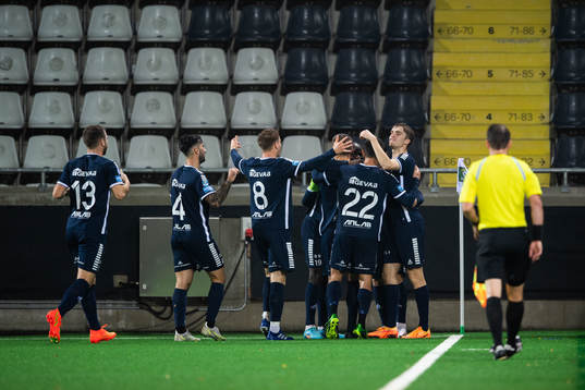 Utsiktens Karl Bohm jublar med lagkamrater