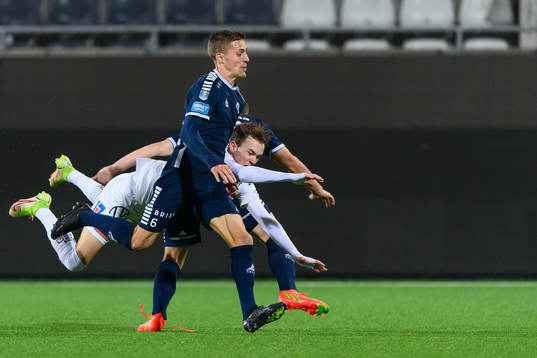 Utsiktens Erik Westermark och Halmstads Alexander Johansson
