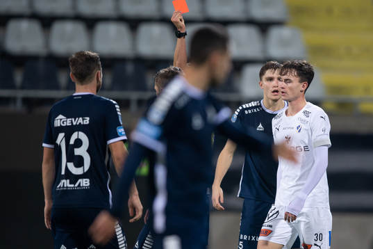Halmstads Alexander Johansson får rött kort