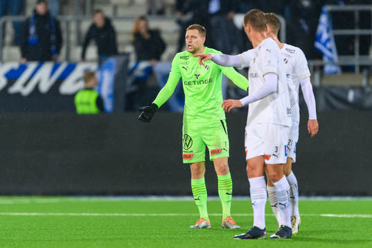 Halmstads målvakt Malkolm Nilsson Säfqvist deppar