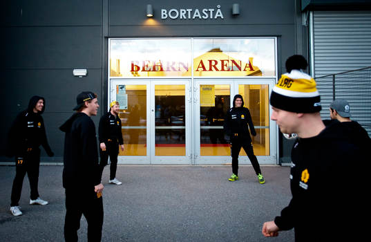 Skellefteås spelare värmer upp