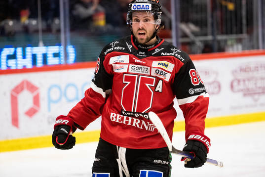 Örebros Mathias Bromé jublar