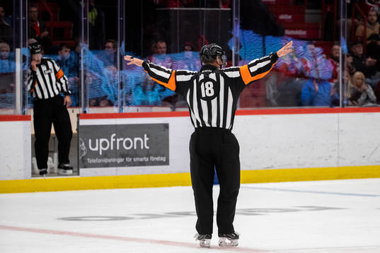 Domare Mikael Nord dömmer bort Skellefteås 3-4 mål