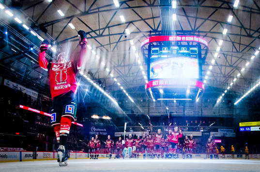 Örebros Leo Carlsson jublar