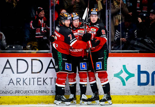 Örebros Robert Leino gör 4-3 och jublar med Marcus