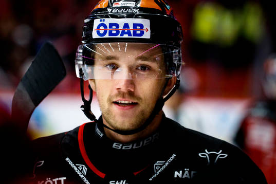 Örebros Filip Berglund gör 5-3 och jublar