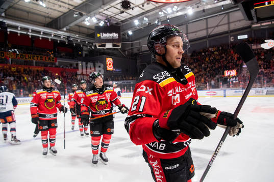 Luleås Juhani Tyrväinen jublar